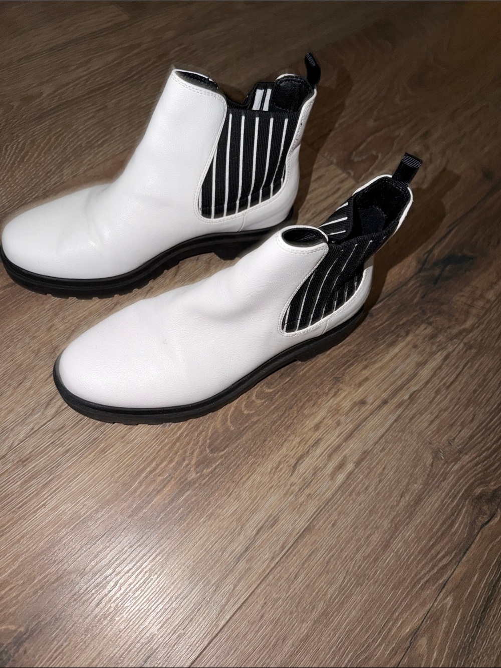 Mix No. 6 White Chelsea Ankle Boots with Black Elastic Panels